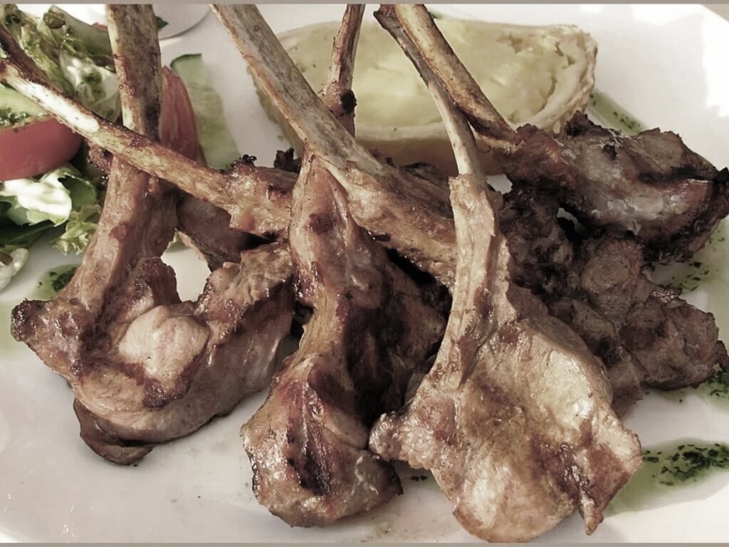 Жаренная на открытом огне баранина. 