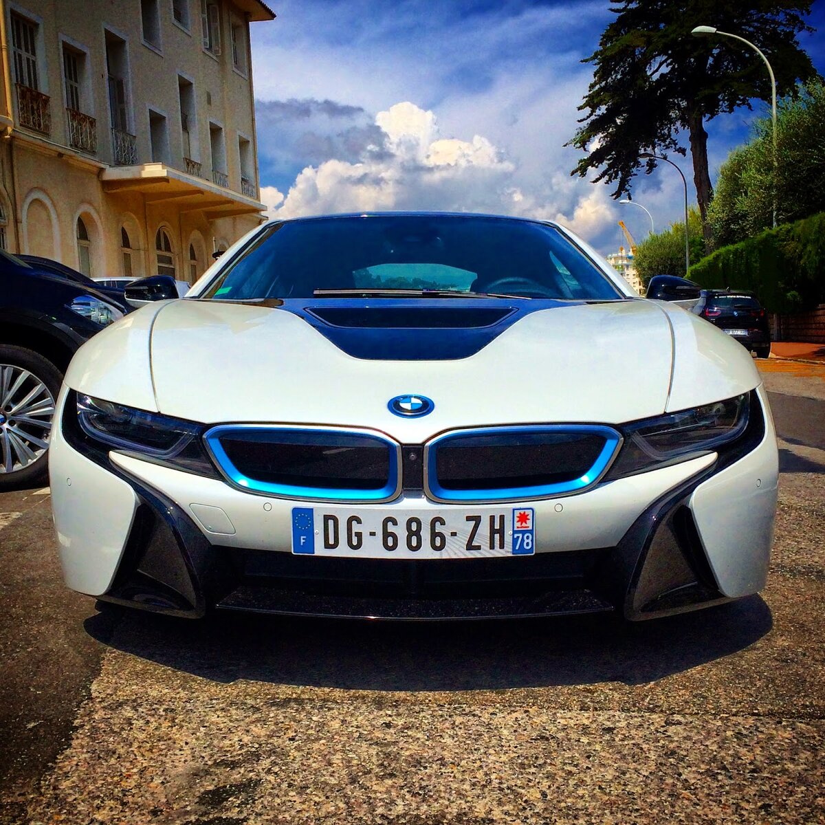 BMW i8 Радужная