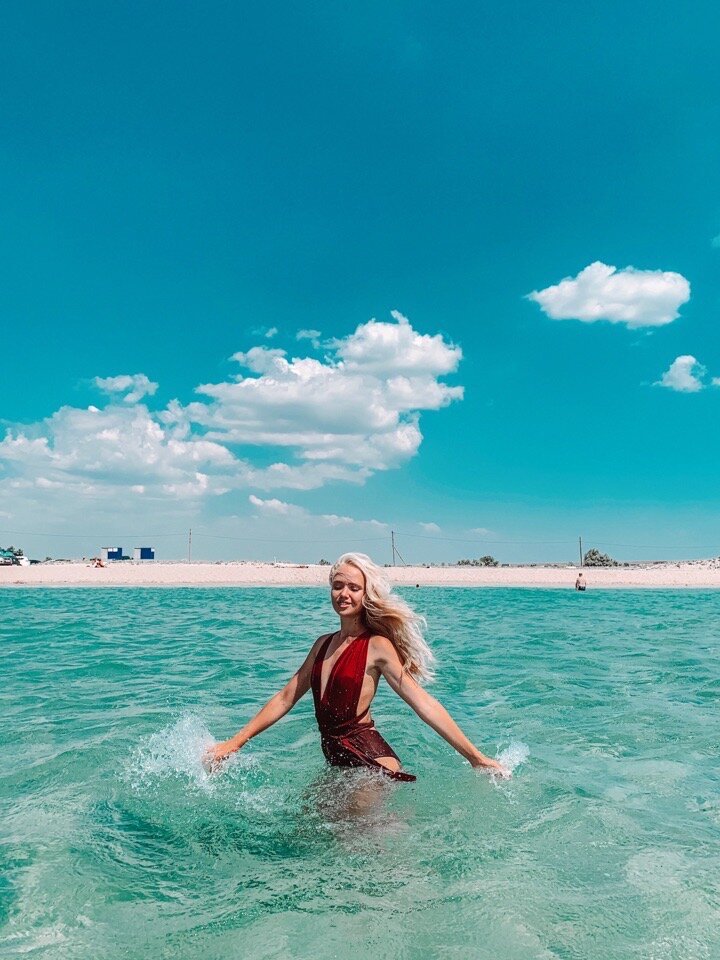 Белоснежный песок и лазурная вода!
