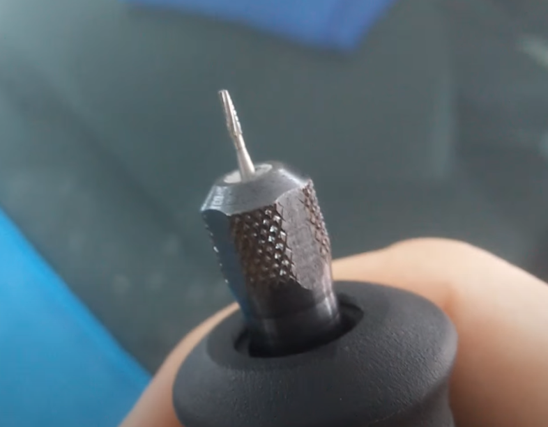 Сверло для выполнения отверстия