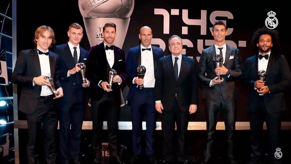 ФИФА отменила церемонию вручения наград The Best в 2020 году. По «Золотому мячу» решения нет  
ФИФА не будет проводить ежегодную церемонию вручения наград The Best FIFA Football Awards в этом году. 
 
Решение о том, что награда 2020-м вручаться не будет, принято в связи с пандемией коронавируса в мире, сообщает Marca. 
 
На данный момент не перенесен всего один турнир, который должен пройти в этом году под эгидой ФИФА в этом году. Это клубный чемпионат мира, запланированный на декабрь. 
 
Что касается «Золотого мяча», вручаемого каждый год France Football, то издание еще не приняло решение о том, будет ли определен лауреат в этом году. 