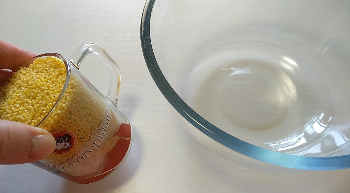 Все ингредиенты измеряем одним стаканом, у меня стакан объёмом 250 мл.