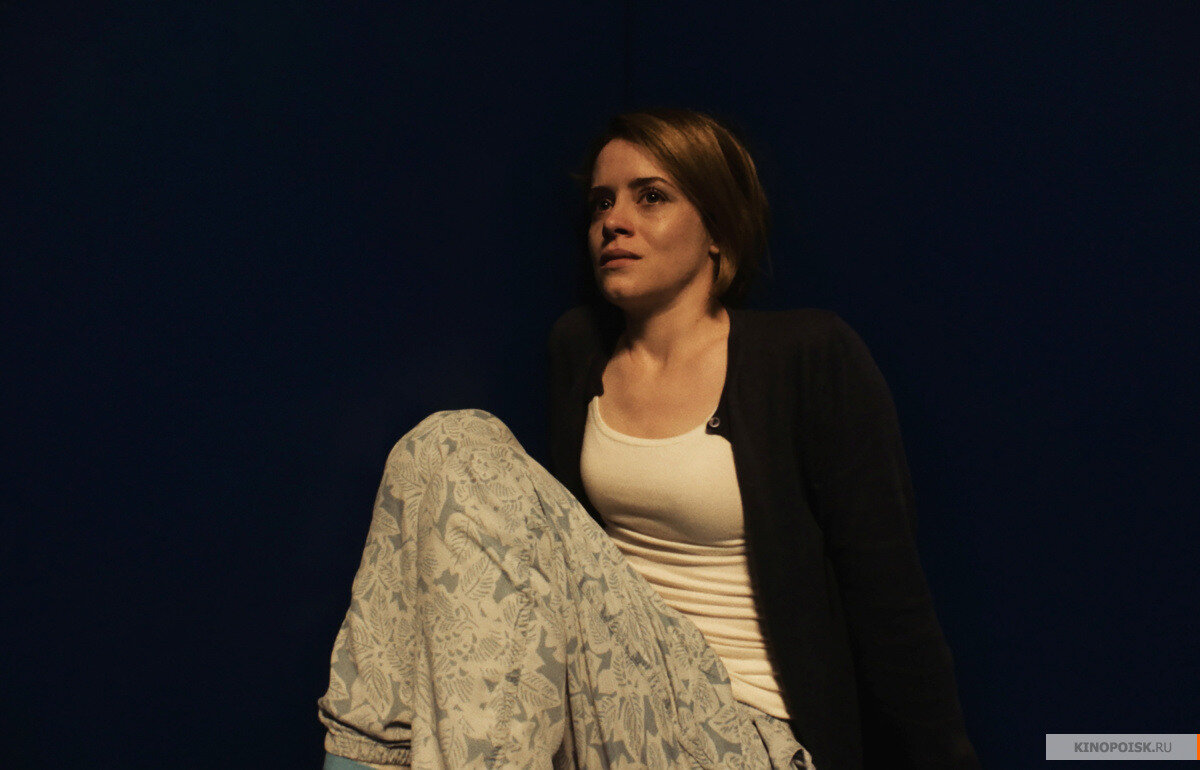 Кадр из фильма "Не в себе". Claire Foy в роли Sawyer Valentini