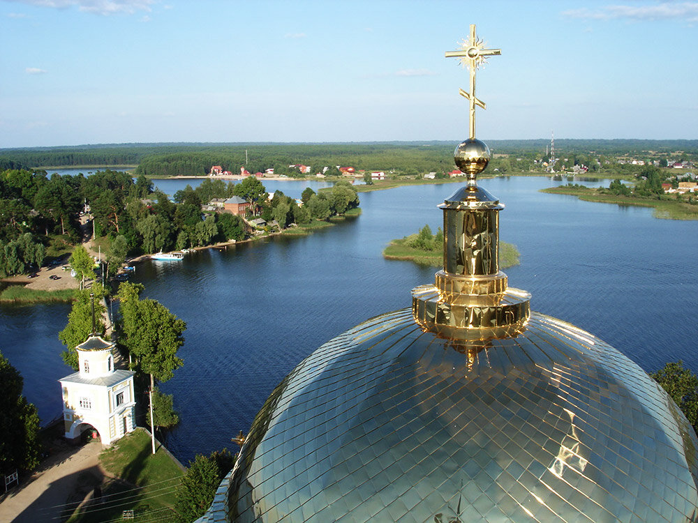 Храм на Селигере Нилова пустынь