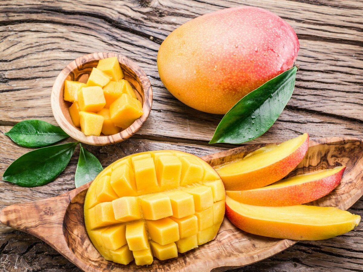 Как растёт фрукт манго?