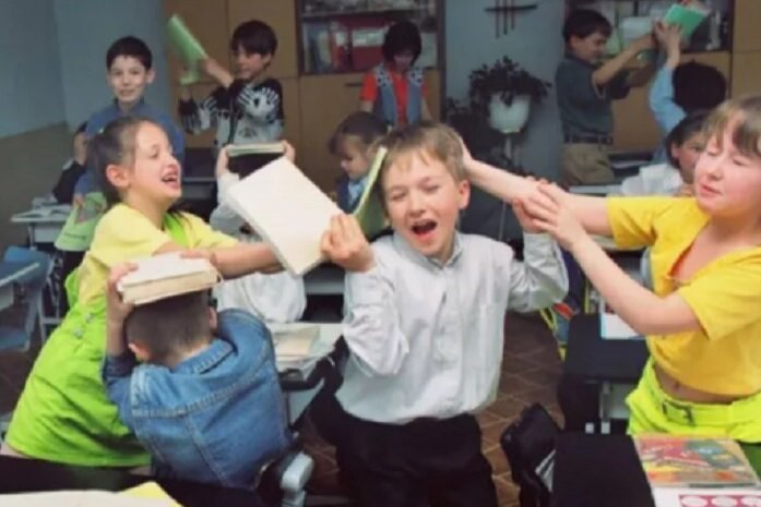 Теоретически можно подготовить какой угодно блестящий урок, но реальная ситуация в классе может выйти из под контроля даже у очень опытного учителя 