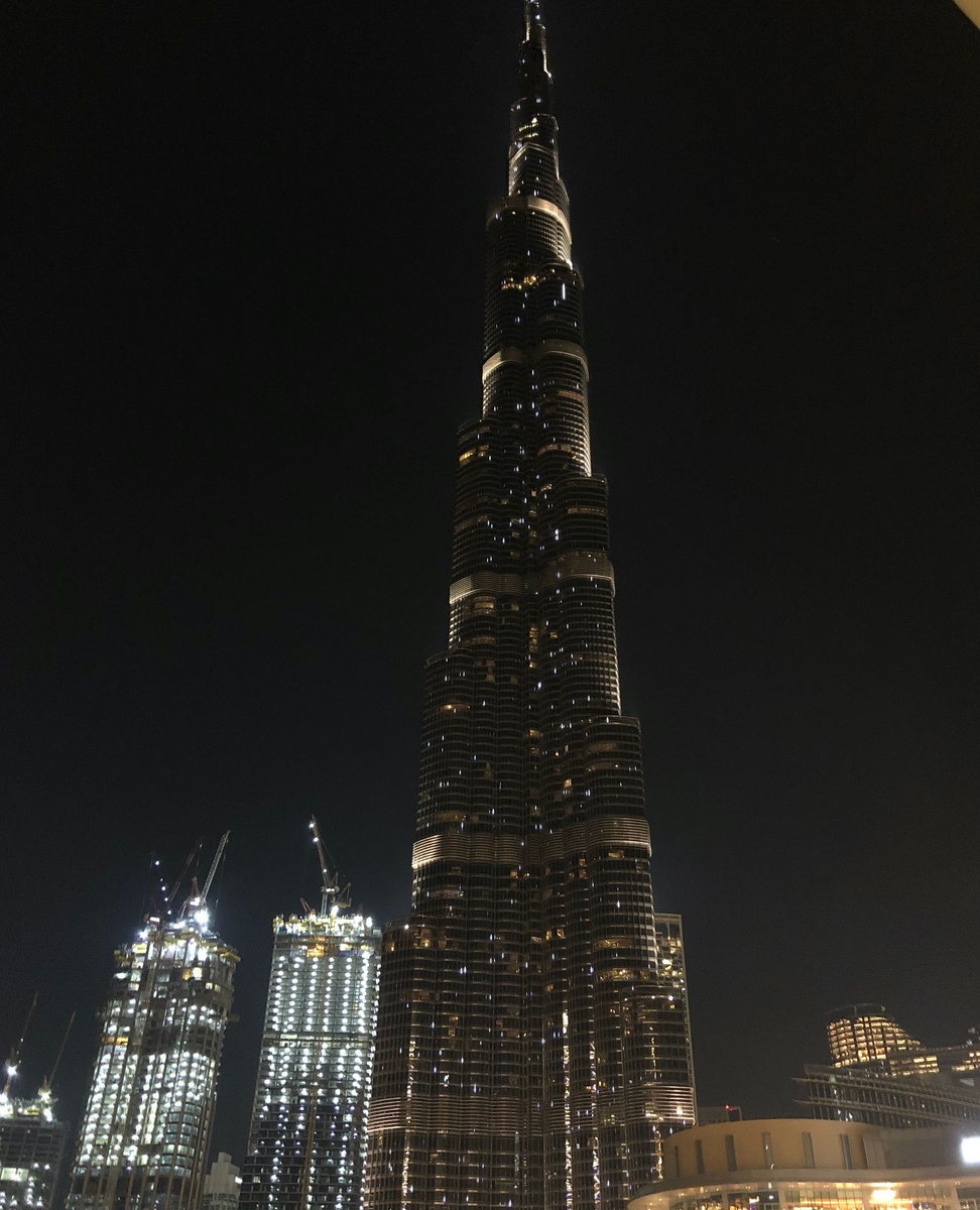 Бурж Халифа(вид с Дубай - Молл)