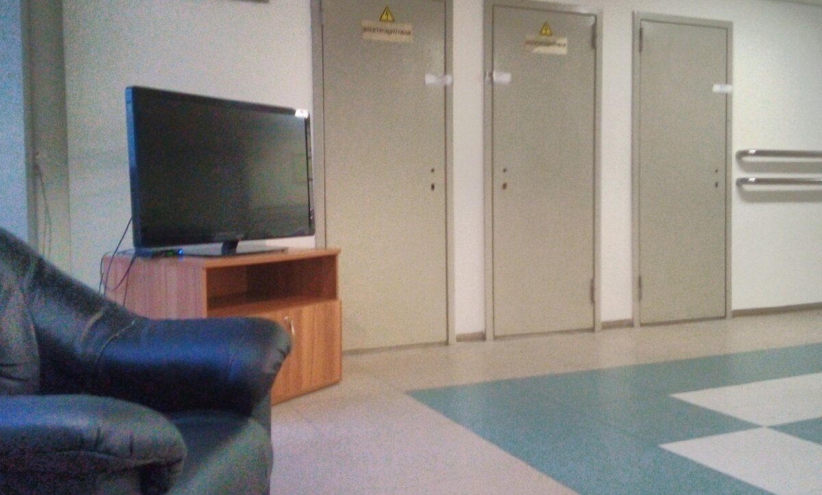 Телевизор в фойе
