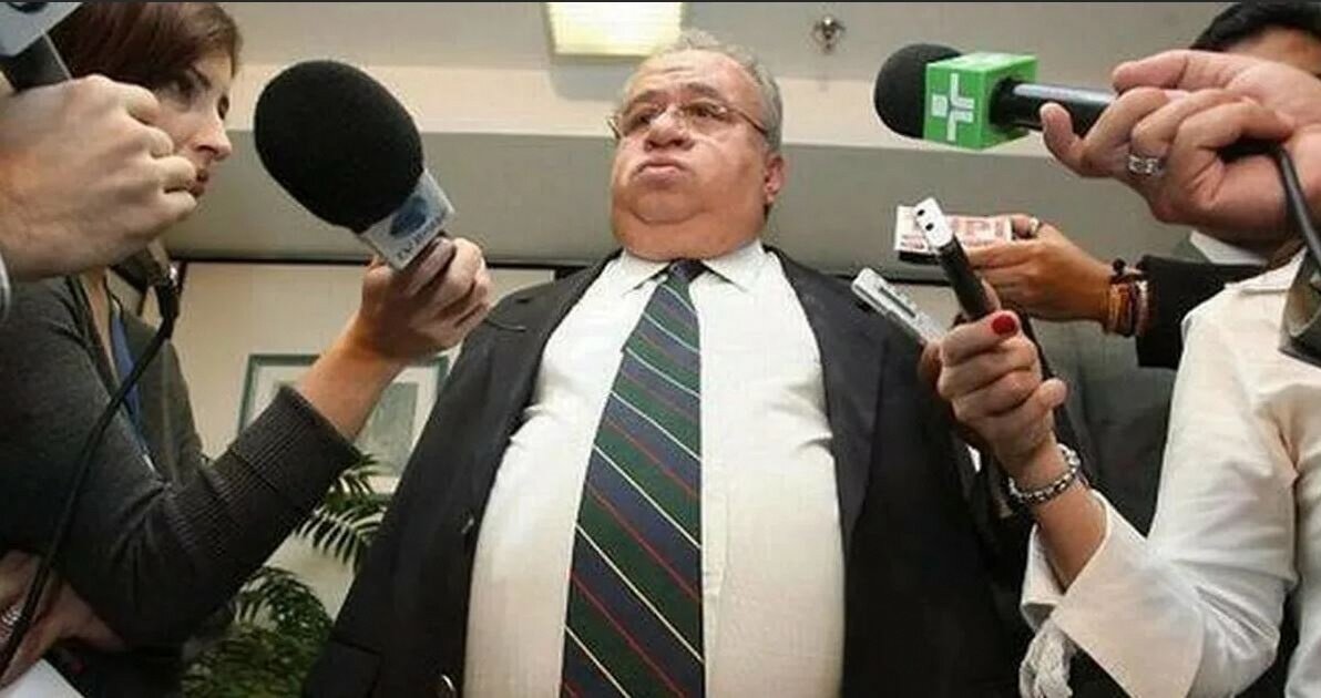 Чиновник покушал