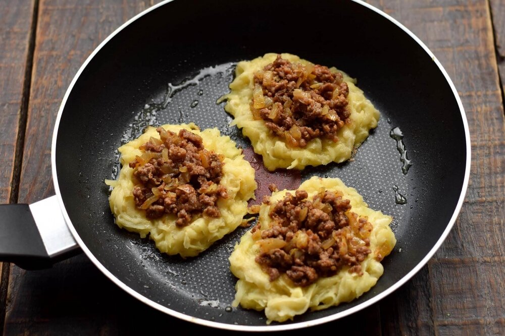 Колдуны рецепт из фарша с картошкой. Белорусские колдуны. Белорусские колдуны рецепт.