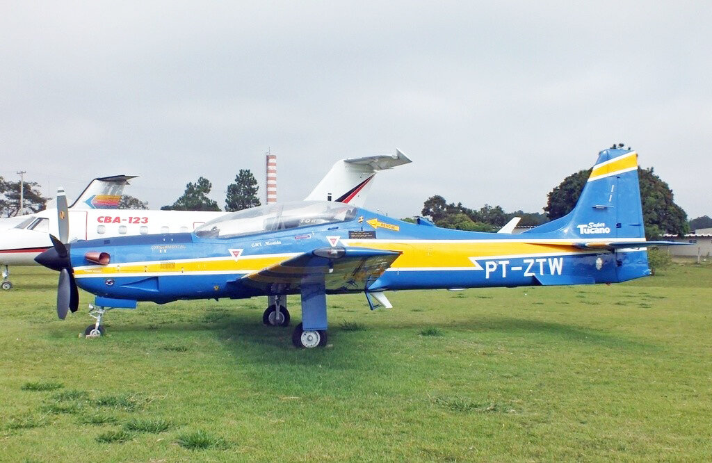 Один из первых "Super Tucano" на испытаниях. (Wikipedia.org)