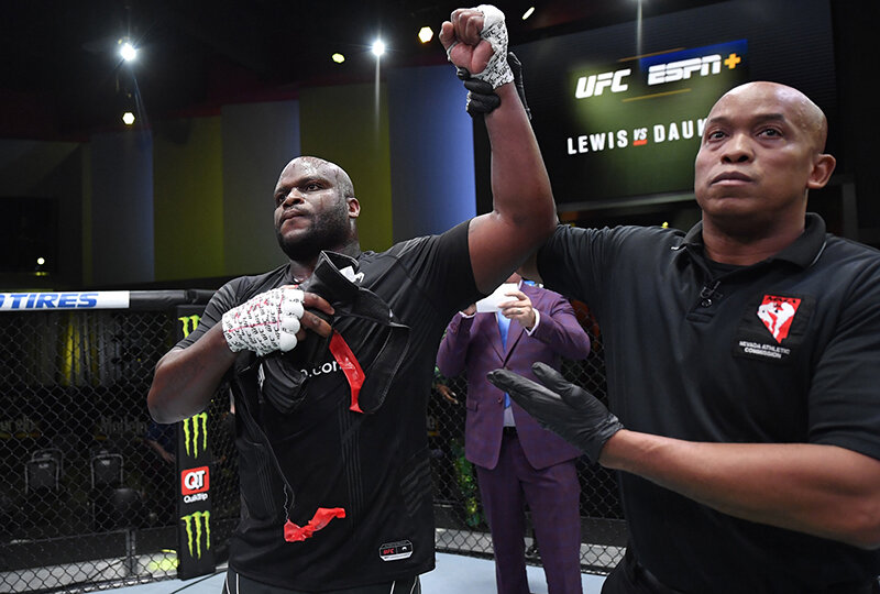 Деррик Льюис