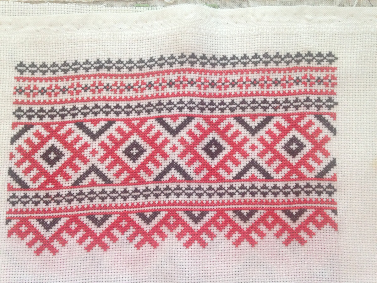 Фрагмент традиционного русского орнамента. Работа и фото автора.