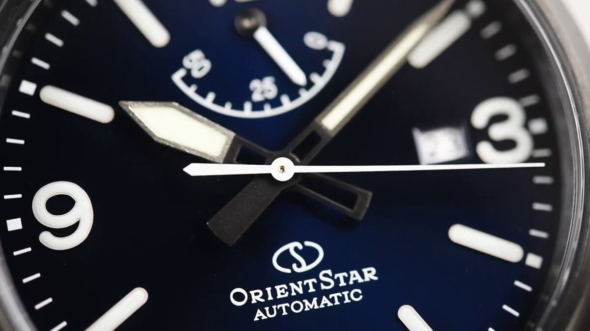 Циферблат часов Orient Star крупным планом