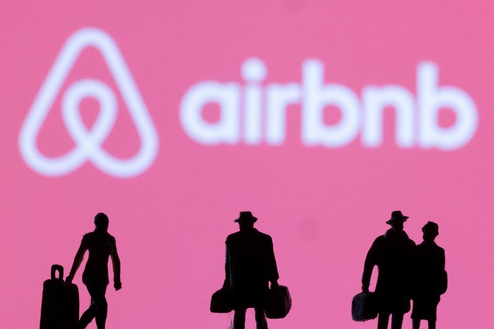     Сервис Airbnb приостановил деятельность в России и Белоруссии  REUTERS