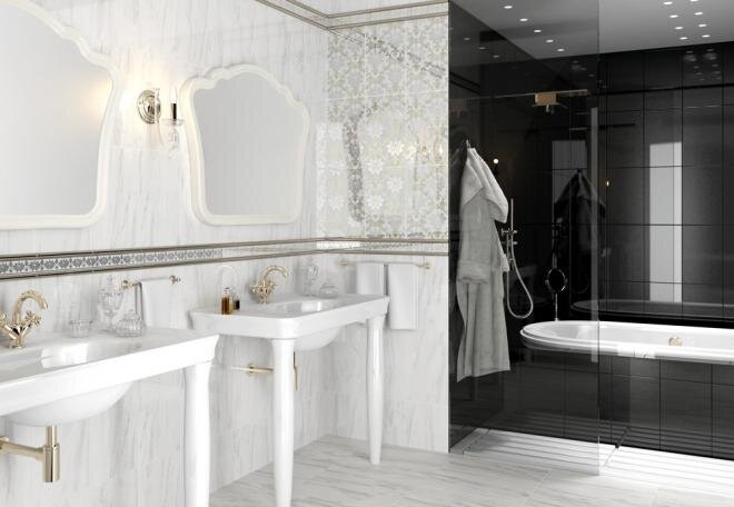 Ванная комната с преобладанием белого, облицована плиткой Юнона фабрики Kerama Marazzi