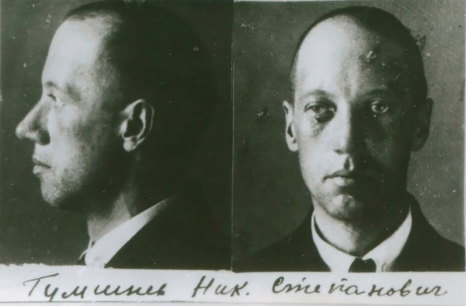 Последняя фотография Гумилева, сделанная в ЧК. Петроград. 1921 год. Фото из открытых источников. 