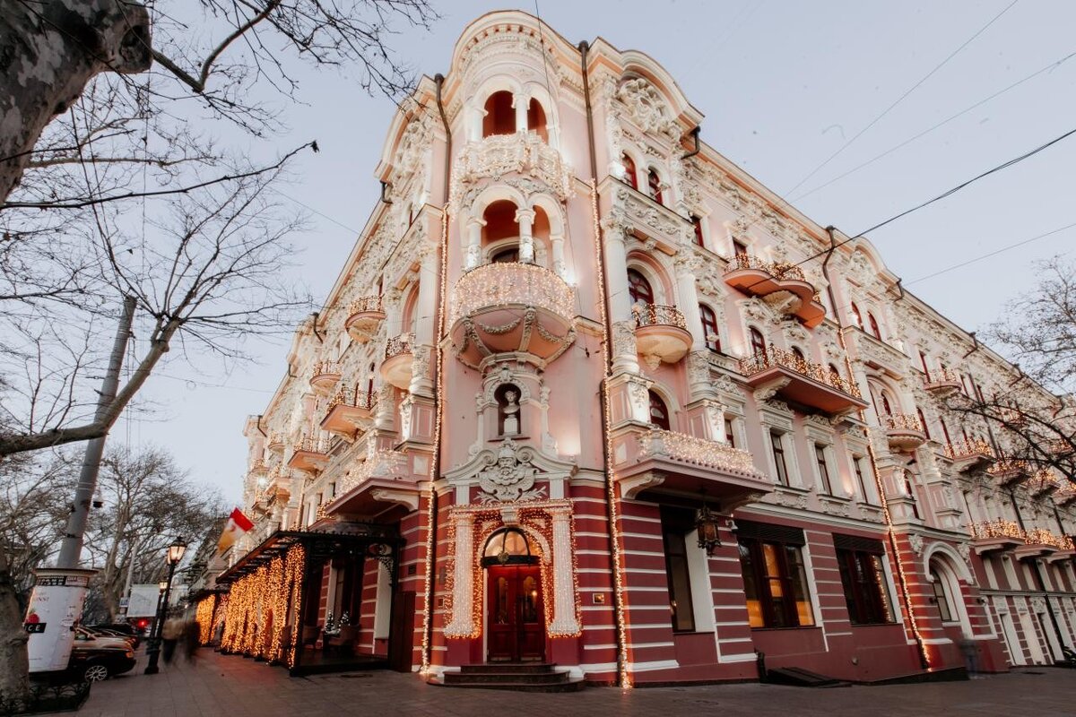 Знаменитая гостиница Красная. Фото из интернета