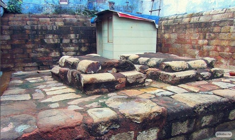 Гробница Разии султан.