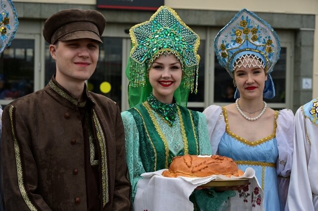    «Книжный поезд» в Екатеринбурге встречали хлебом-солью. Фото: Департамент информационной политики Свердловской области