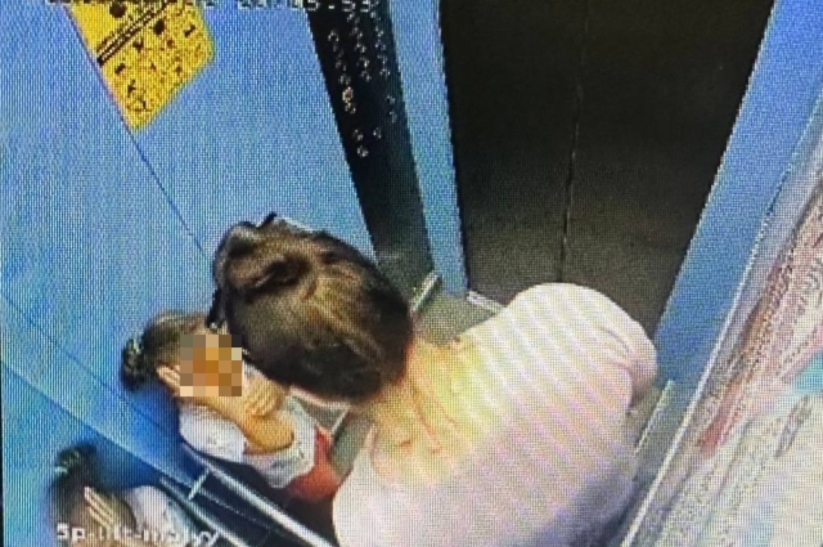    В Краснодаре полиция проверит мать, ударившую в лифте маленькую дочь