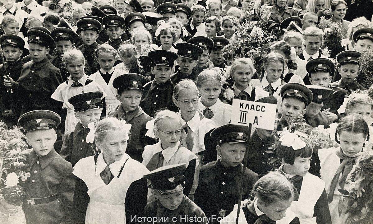 1958 год россия. Москва 1958 год. Школа 1 сентября 1958 года. Школы 1950-1960. Москва 1958 года в фотографиях.