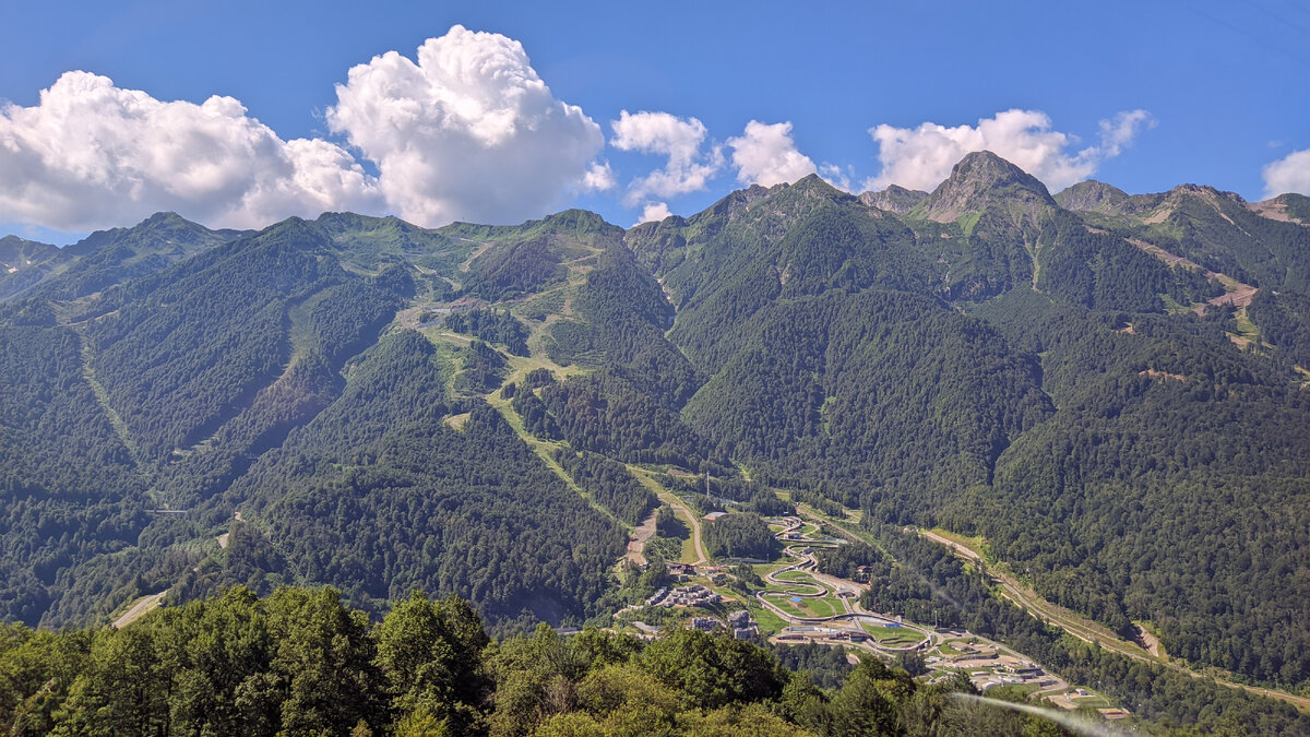 Вид из кабинки канатной дороги