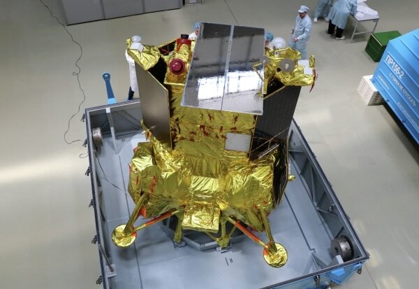    Доставка автоматической станции «Луна-25» научно-производственного объединения имени С. А. Лавочкина на космодром Восточный. Станция «Луна-25» создана с использованием полностью российской элементной базы и последних достижений в области космического приборостроения / © РИА Новости, «Роскосмос», РКК «Энергия»