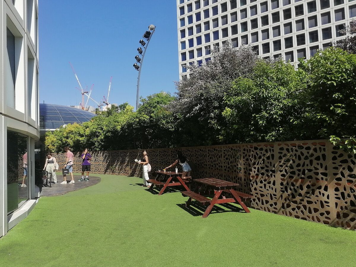 ТЦ "Азриэли"