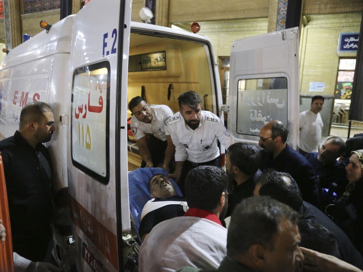    Ситуация у мечети в Ширазе, Иран © AP Photo / IRNA / Reza Ghaderi
