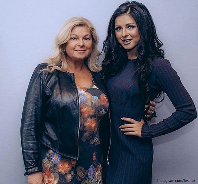 Нюша с мамой