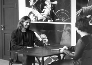 Я счастлив, потому что с Ефимом Борисовичем мы сотрудничаем в другом проекте – «Орфей и Эвридика» – в театре Луны. Я знаю его не только как очень грамотного и талантливого художника. Он великолепный фантазер, замечательно работает с человеческим телом, поэтому его эскизы всегда потрясающие. Они показывают как артисту надо двигаться. К счастью для нас всех он оказался высочайшим профессионалом, великолепно «разобрал», разложил все мои пирамиды в чертежную точность. Это стало нам большим подспорьем, так что не было никакого моего выбора. Не было у Дмитрия Бозина никакой мечты поставить «Маугли».