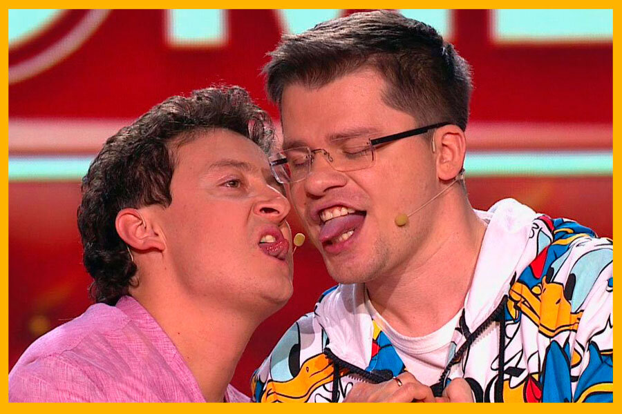 Новое смешное шоу. ТНТ Гарик Харламов. Гарик Харламов резиденты comedy Club. ТНТ 2010 камеди клаб. Харламов Гарик 2022 камеди.