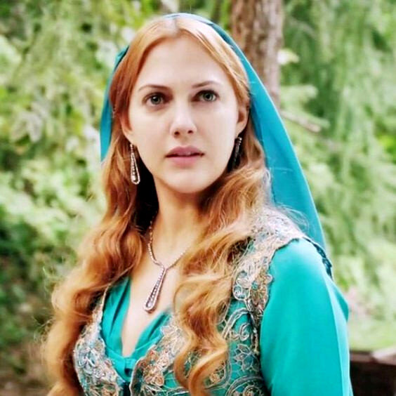 Хюррем-султан с открытым лицом