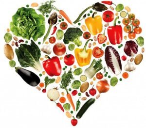 Из-за содержания клетчатки, препятствующей усвоению холестерина, а также Омега-3 кислот, следует потреблять зерновые каши – геркулес, гречу, неочищенный рис. Чем грубее помол, тем богаче каша ценными веществами.