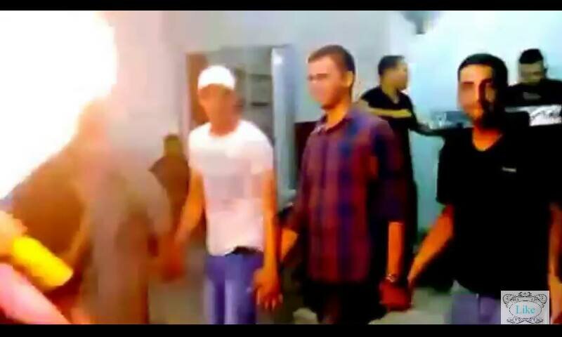 Wedding in Jordan Irbid  Свадьба в Иордании. Ирбид. الزفاف في الأردن. اربد  .Как выйти замуж...  за араба. Сейчас многие девушки хотят познакомиться и выйти замуж за арабского красавца. Да, действительно жгучие брюнеты очень будоражат кровь девушки. Они очень красивы. Но нельзя сказать, что у всех арабов спокойный и нежный нрав. Они тоже очень разные. Это зависит в какой семье он родился и как его воспитали. Но у них действительно горячая кровь! И очень - очень ревнивы.        Расскажу сегодня об одном типе арабов. Это верующие арабы. Они в большинстве очень спокойны и уважительно относятся к женщинам. Для них очень важно соблюдение правил чести и порядочности. Например верующий араб не гуляет по клубам, это запрет ХАРАМ, он не пьет и не курит! И ...Он сохраняет верность. Это кажется невозможным в наше время, но поверьте что это правда. Такого же отношения и понятий они ожидают и от избранницы, девушки. Она должна быть верной. А что значит быть верной в понятии араба? Это значит не только не иметь ... отношений с другими мужчинами, но даже не рекламировать свою красоту и привлекательность другим мужчинам. То есть: не строить "глазки", закрыть и не показывать красивую фигуру, не носить обтягивающую одежду. Руки и ноги это сексуально для них и они обязательно должны быть закрыты от посторонних взглядов мужчин. Как и очень сексуальные волосы, их может видеть только ОН. Декольте понятное дело тоже надо закрывать. Это не означает что надо закутаться в мешок, нет. Сейчас очень много вариантов красивых женских платьев и они не обязательно должны быть черными. Это если вы будете жить в арабской стране в религиозной семье. Тогда вы должны будете поверх своей одежды одевать свободного покроя АБАЮ.  Украшать свое лицо косметикой можно, для своего мужа, но на улице это считается вульгарно в верующих семьях. Короче говоря вся красота и сексуальность только для мужа! И не удивляйтесь, если при знакомстве он не делает вам подарки и не одаривает вас деньгами. Это не потому что он жадный. Это ... правило, о котором расскажу в следующем рассказе. Подписывайтесь на канал и узнаете много интересной информации об АРАБАХ-КРАСАВЦАХ. Кстати, посмотрите арабскую свадьбу, мужчины празднуют отдельно от женщин!!! . .     выйти замуж. . .  за араба 