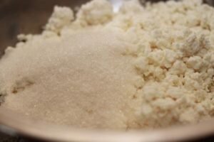 
 Добавьте к остальным ингредиентам желток куриного яйца.