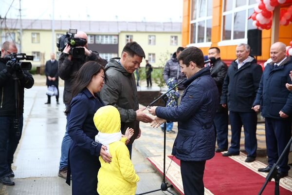 Источник: https://www.ks-yanao.ru/vlast/artyukhov-sto-dney-u-vlasti.html