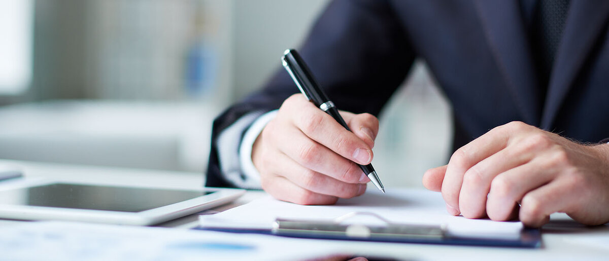 Привет, мало кто знает что находиться в лицензионном соглашение. Давайте согласимся, что все мы в 99% случаях не читаем лицензионные соглашения в играх или при установление каких-либо программ, а зря! Сейчас я расскажу вам про ситуации, в которых слова смешные, а ситуации страшные!