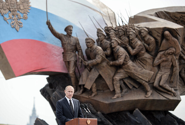  Президент России В. Путин на церемонии открытия памятника героям Первой мировой войны на Поклонной горе. Москва, 1 августа 2014 годаФото: Рамиль Ситдиков / РИА Новости