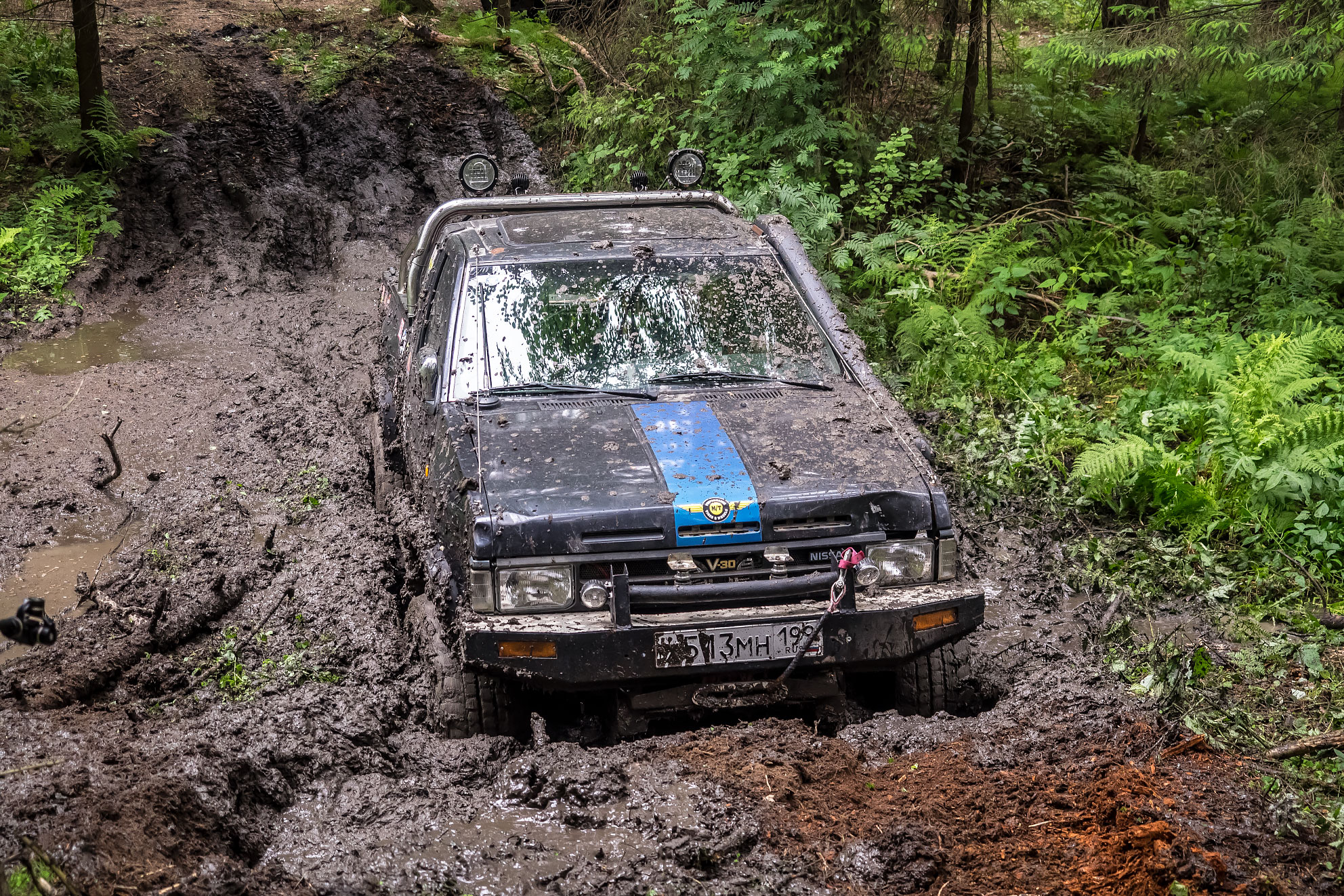 Nissan Pickup в болотах Подмосковья