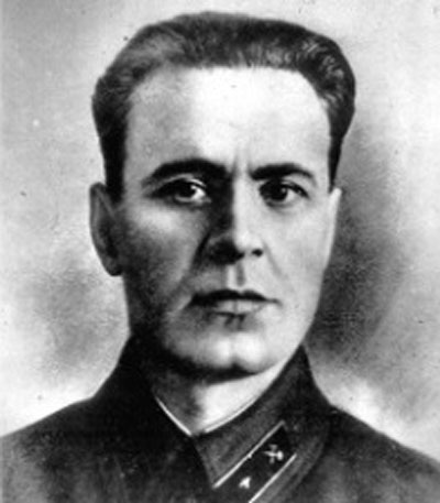 Перед войной работал на жд. 1041 немцы стояли под Москвой, сам вызвался на сложную операцию. в которой нужен был железнодорожный опыт. придумал так называемые угольные мины обычные мины замаскированные под каменный угол. с помощью этого оружия было подорвана сотня вражеских составов. погиб 1942 когда немцы объявили за него награду за живого или мертвого. 