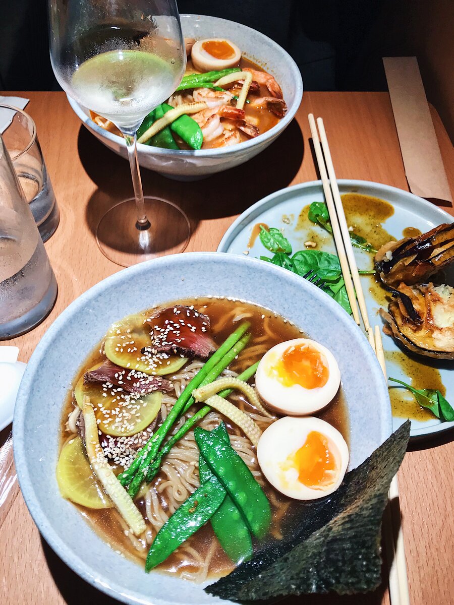 Эби рамен с креветками и сею рамен с говядиной татаки