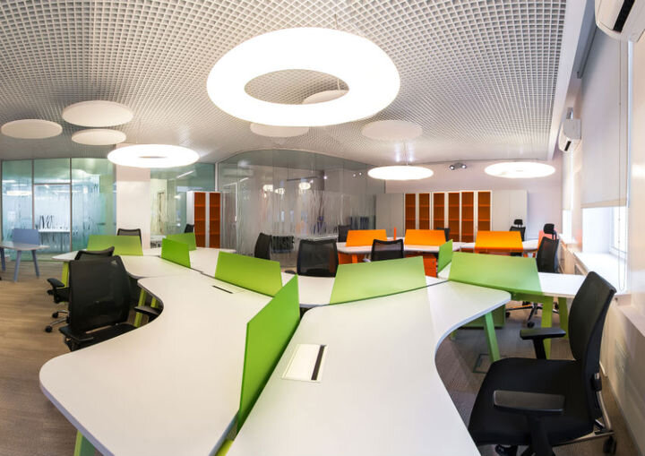 На фото - офис Скинкеа, проект освещения сделан ЭК Эко свет с использованием светильников российской ТМ Световые Технологии