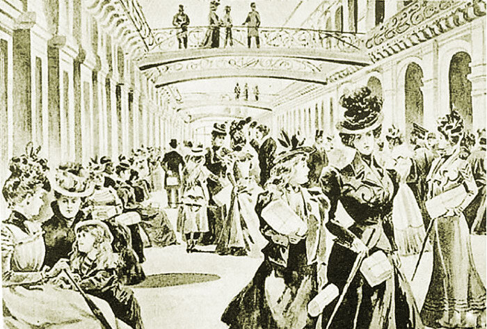 ​Рисунок С. Мухарского, 1890–е годы. "На «дешевке» в Верхних торговых рядах". «Дешевкой» называли распродажи, привлекательные для  московских щеголей и щеголих.