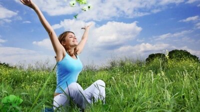 1. Поймите, что вам нравится по-настоящему.  2. Откажитесь от мусора, который вы кушаете, пьете и курите ежедневно. Сделайте свою жизнь качественней. 
3. Учите иностранные языки. 
4. Читайте книги. 
5. Проводите с толком все свои выходные. 
6. Начните вести блог или обыкновенный дневник. 
7. Оседлайте время. Научитесь управлять делами так, чтобы они функционировали почти без вашего участия. 
8. Откажитесь от компьютерных игр и глупого серфинга в интернете. 
9. Окружайте себя честными, успешными, умными и порядочными людьми.
10. Используйте каждый момент для того, чтобы узнать новое. 


