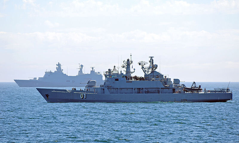 "Похьянмаа" на учениях BALTOPS 2013. На заднем фоне — Absalon, КВМС Дании.