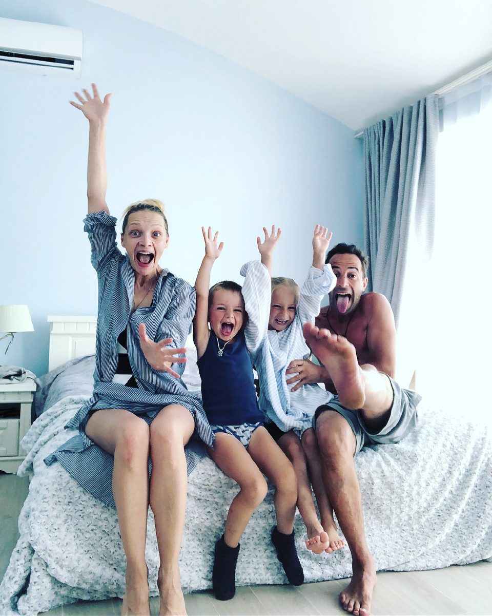 Екатерина Вилкова с мужем Ильёй Любимовым и детьми. Фото: Instagram