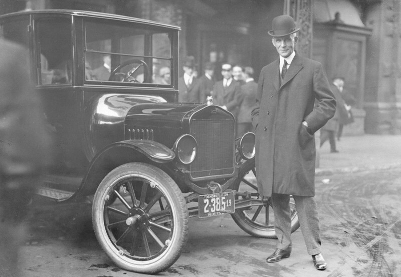  Герой нашей сегодняшней статьи, Генри Форд, так говорил по этому поводу: «Все машины Форда совершенно одинаковы, но не существует двух совершенно одинаковых людей».-2
