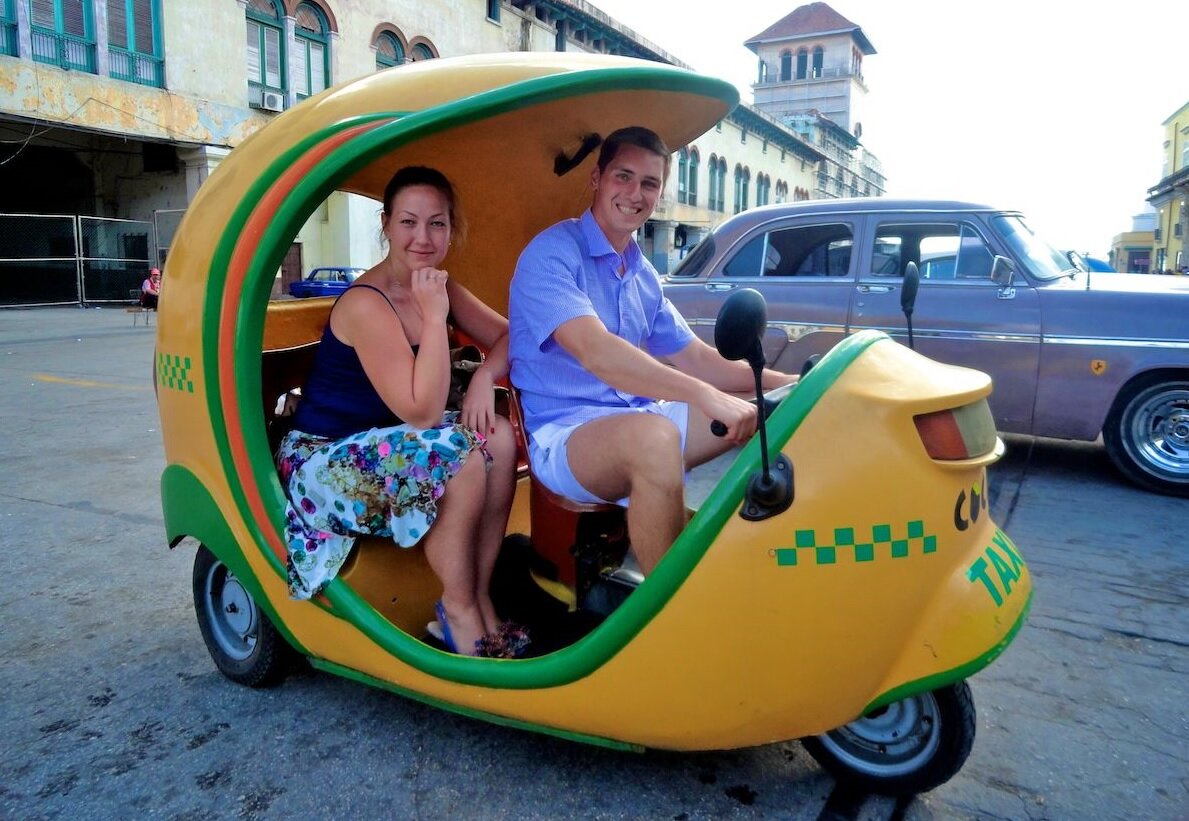 Коко-такси на Кубе.